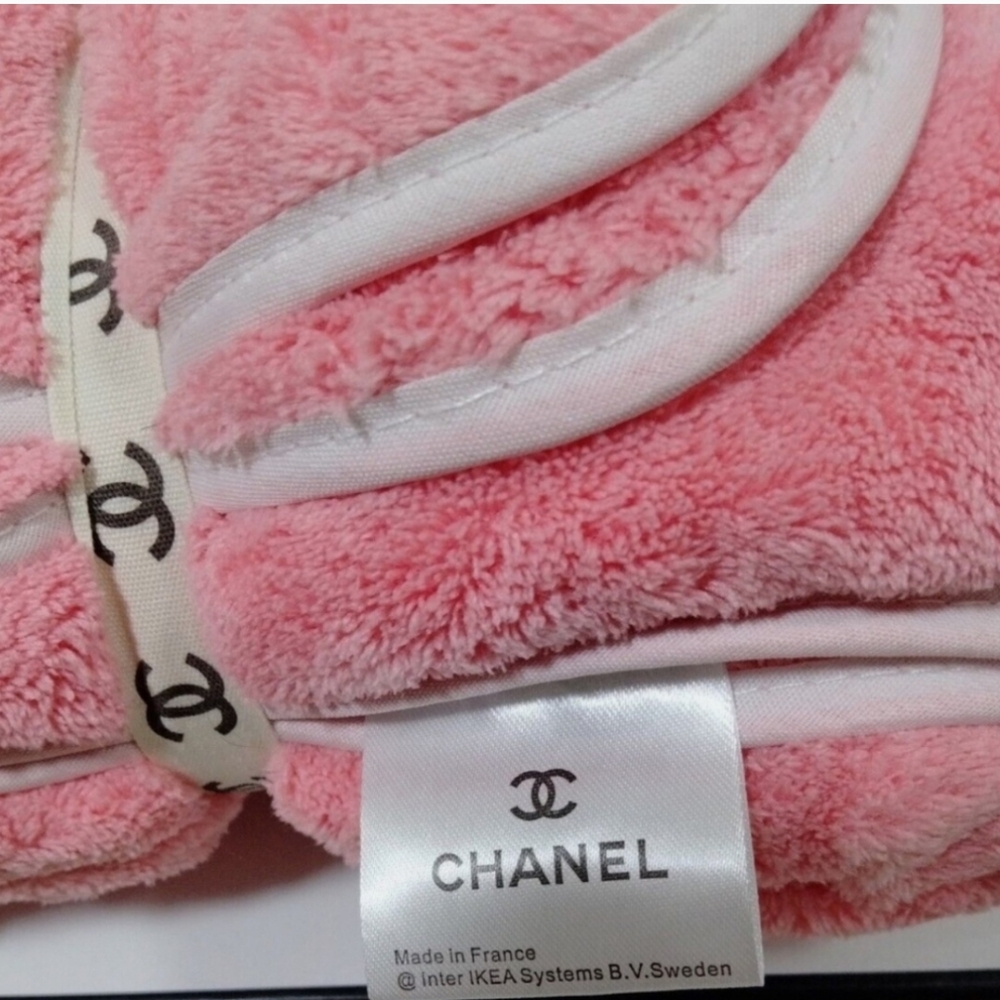 FINAL Pink🔥Limited Edition🔥2pcs Chanel Towels GIft Set Large BathTowel & Face - Picture 3 of 4
